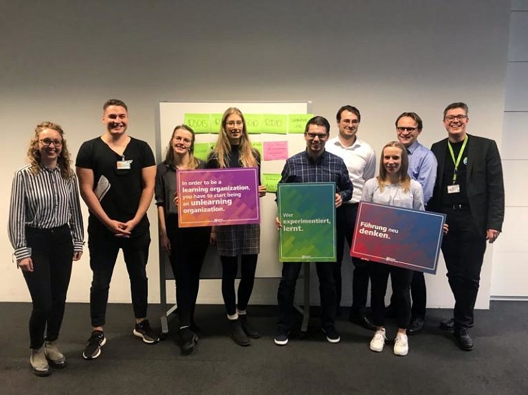 Studierende präsentieren Ergebnisse auf der CoPCaT der DATEV