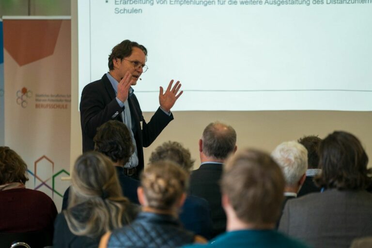 Vorstellung des Projektberichts zu Distanzunterricht auf der Fachtagung in Neuburg a. d. Donau