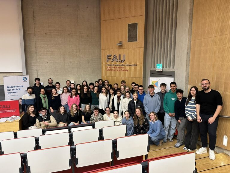 Mehr Lehrkräfte mit Migrationsgeschichte gewinnen: Schülercampus an der FAU